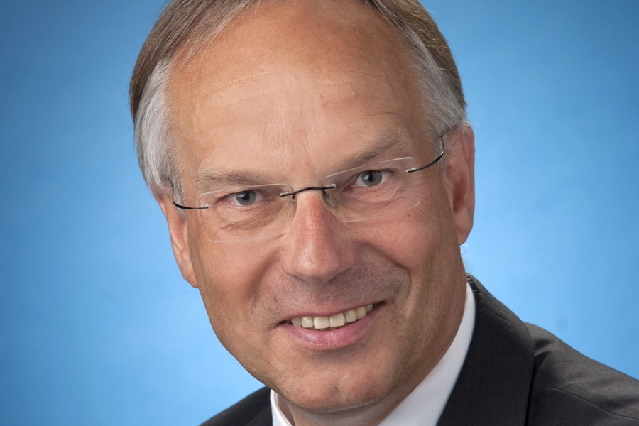 Der Landtagsabgeordnete Dr. Hans-Joachim Deneke-Jöhrens wird aus seiner ...