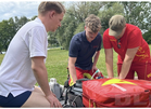 Nachwuchskräfte vom Rettungsdienst üben gemeinsam mit Wasserrettern